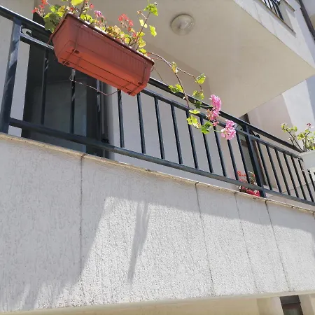 White Home-apartament بورغاس