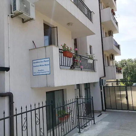 White Home-apartament شقة