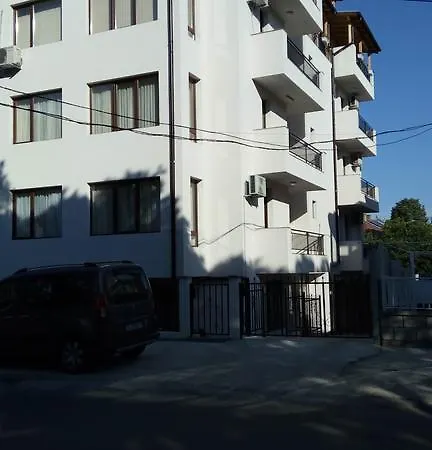 White Home-apartament