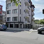 Апартаменты White Home-apartament *