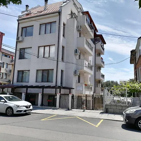 شقة White Home-apartament *