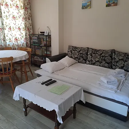 White Home-apartament Appartamento Burgas