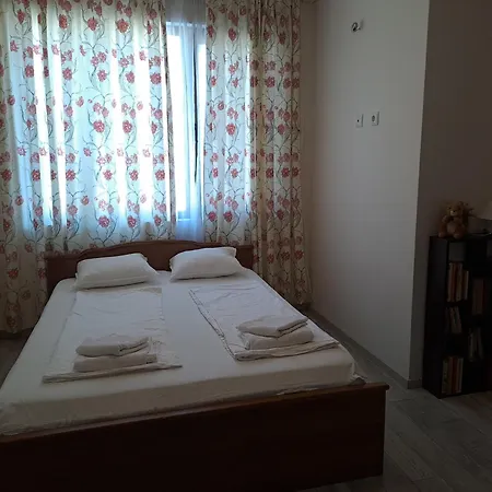 Διαμέρισμα White Home-apartament *